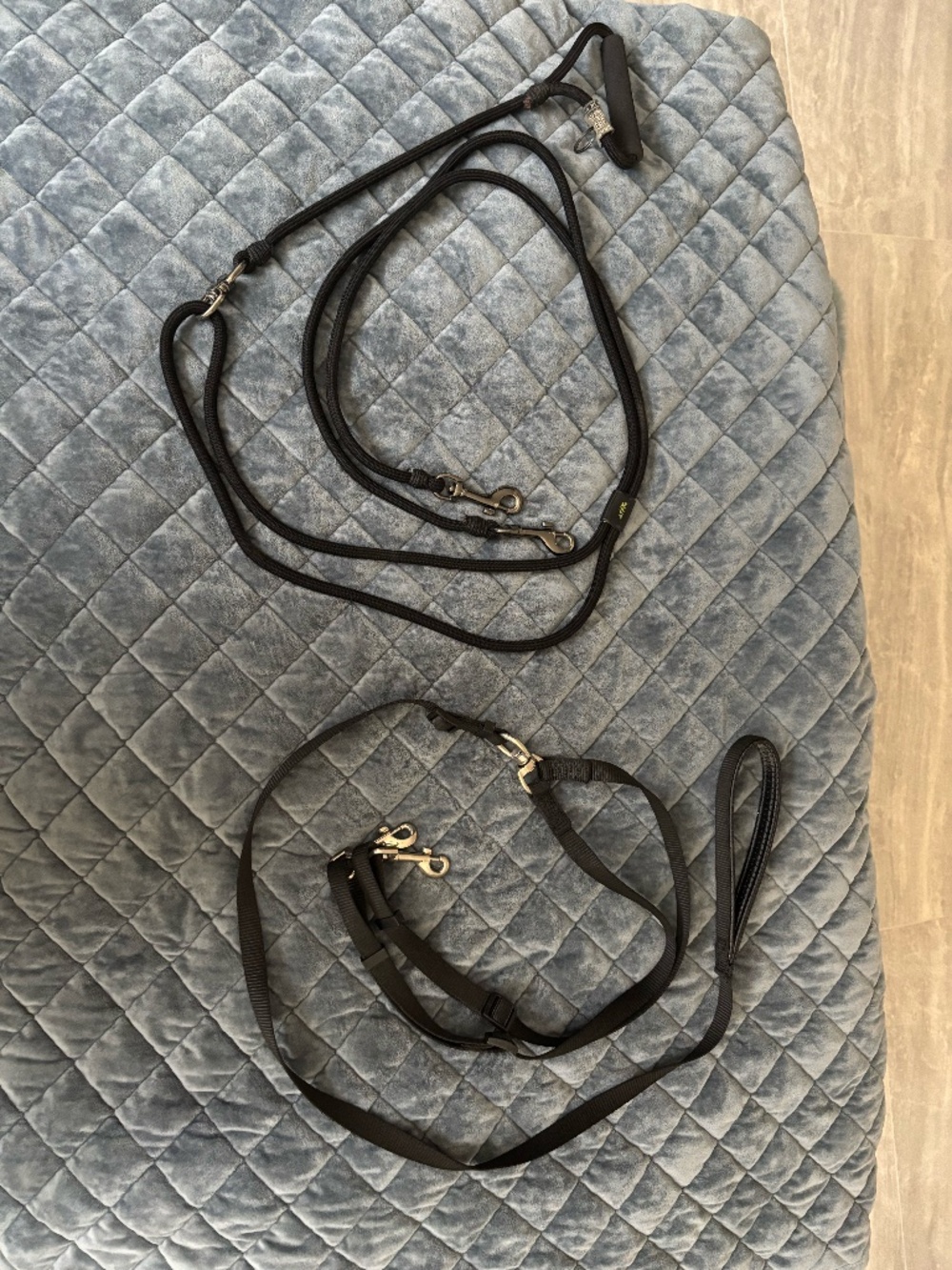 Two 2 in 1 dog leashes Black